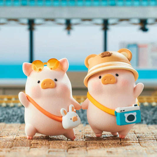 Lulu The Piggy "Travel" Figure