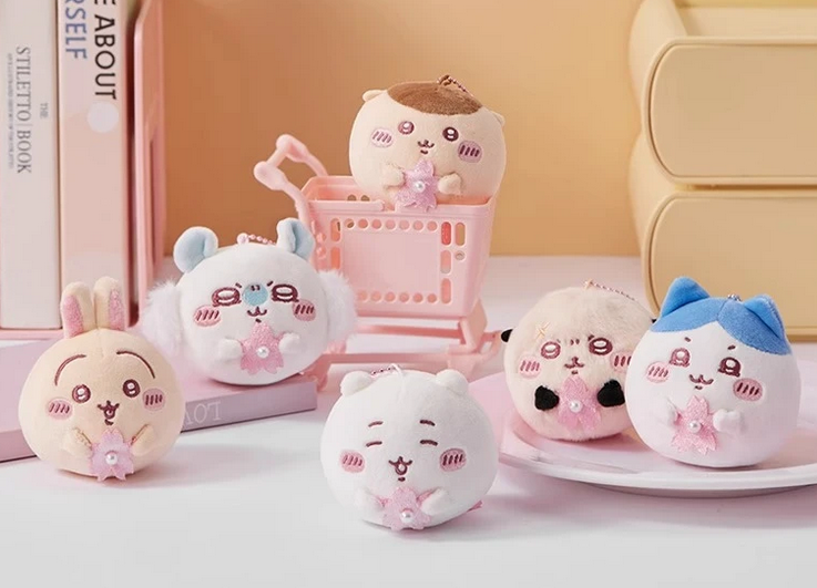 Chiikawa Llavero Peluche Sakura season-zoom-